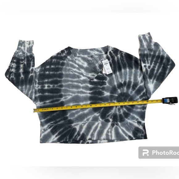 ABERCROMBIE & FITCH Wash Effect Sharkbite V-Neck Sweatshirt, Size SMALL - Picture 6 of 14